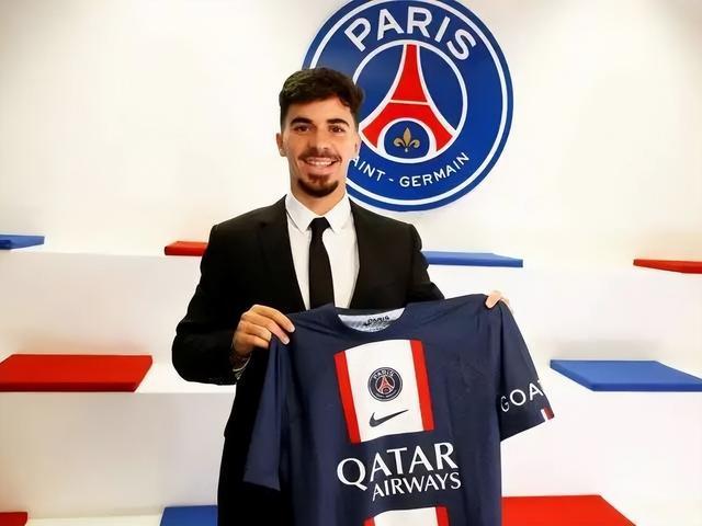 二是团战里 二是团战里